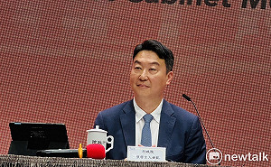羅森伯格和孫曉雅現身 政院:非出席院會也未與卓揆會面