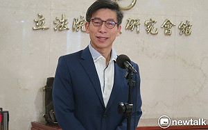 轟鍾佳濱「最變態」兩度親男藍委 徐巧芯：強力要求提告性騷 