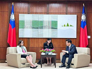 就任外交部長行程滿檔 林佳龍會晤AIT主席羅森柏格