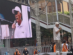 嘆黃國昌完全變樣了 柯一正現身立院場外聲援:罵不下去一條大陸國民黨的狗