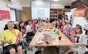 與漸凍人分享永生花的世界 林小霜公益講座溫暖病友