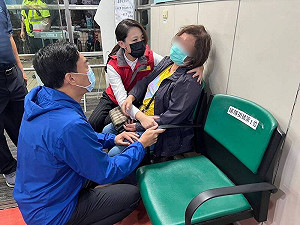新竹市25樓住宅火警2消防殉職 再入火場搜救「氧氣瓶耗盡」倒臥樓梯