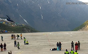 (影) 驚險一刻！喜馬拉雅山直升機突失控 在空中不停打轉後緊急迫降