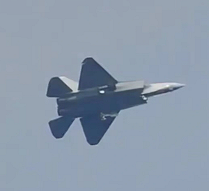 解放軍空軍型殲-31「鶻鷹」現身! 還有外貿型 可與四、五代機成套配置銷售
