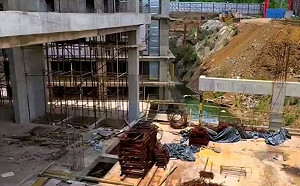 (影) 沒錢過活了! 投入畢生積蓄買房卻停工  業主乾脆住進爛尾樓裡搭帳篷