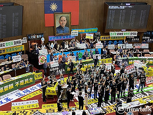 指場外民團、年輕人受民進黨假訊息迷惑 黃國昌:願耐心、負責說明