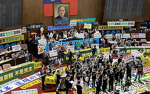 指場外民團、年輕人受民進黨假訊息迷惑 黃國昌：願耐心、負責說明