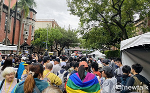 立院場外聚集喊破5000人！李明哲、楊烈上台宣講嗆藍白 