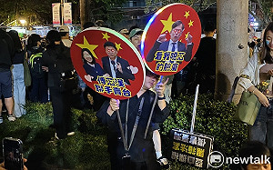 「青鳥」聚集立院外喊破3萬人 民眾自製標語諷藍白吸睛 