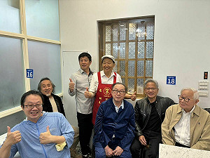 寧夏夜市兆元走動!黃仁勳帶張忠謀與林百里逛夜市續攤