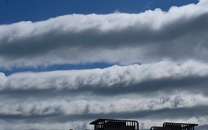 鄭明典曝台北驚現層積雲！網：傳說中的地震雲