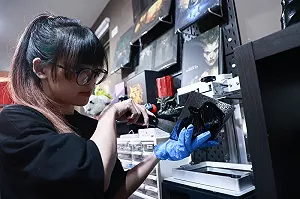 興趣堅持成專業!Coser KURO熬12年成道具師