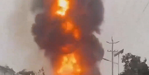 (影) 3死25傷! 江西汽修店爆炸成火海 四層樓建築燒到幾乎崩塌