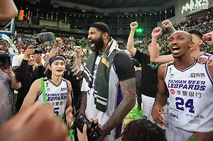 卡森斯勇奪FMVP 總冠軍賽4戰狂砍101分