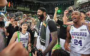 卡森斯勇奪FMVP　總冠軍賽4戰狂砍101分