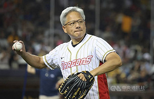 黃仁勳相隔不到一週 台美兩地獻開球處女秀