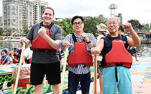 相約愛河賽龍舟決勝負 陳其邁揪美日駐台隊熱血練習