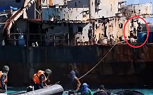 菲控中國非法搶撈「沒收」空投馬德雷山號物資 駁持槍指向海警艇