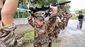 (影)抓孩子頭重覆壓水裏又提起、5歲女童學跳舞傷脊髓 中式「魔鬼訓練」挨批