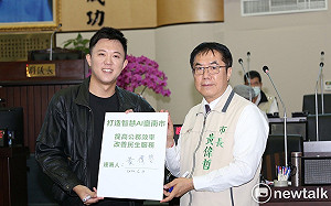 黃仁勳旋風橫掃全台  議員穿皮衣質詢盼推動大台南AI產業