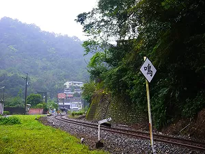 三貂嶺車站一出站就違法 他諷:台灣最奇葩