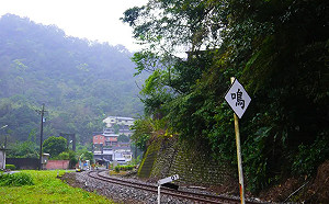 三貂嶺車站一出站就違法　他諷：台灣最奇葩