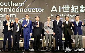 蘇姿丰陳俊聖聚首台南世紀對談  黃偉哲送家鄉味伴手禮蝴蝶蘭迎接