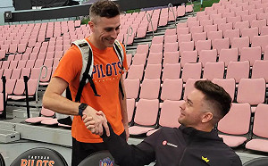 總冠軍賽即將開打　卡總、萊恩賽前先禮後兵