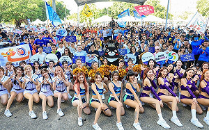 陳其邁主持愛河端午龍舟嘉年華開幕  啦啦隊熱力應援成嬌點