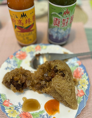 高嘉瑜PO粽子照 意外引爆網友從醬料戰到南北