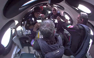 維珍銀河團結號太空飛機 載4人完成最後飛行