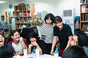 蘇巧慧端午前送粽 勉拳擊隊打出一片天