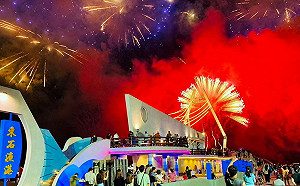 嘉縣10日龍舟賽 晚間8分鐘海上高空煙火湧萬人