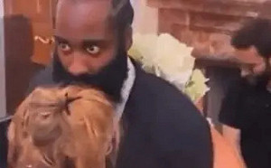 影／結婚先不要！Harden緋聞女友竟接到捧花