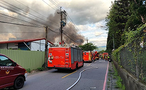 新店工廠火警已控制竄濃煙 市府籲附近居民緊閉門窗