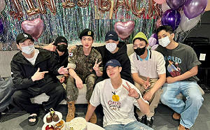 Jin退伍了！BTS成員到場迎接 明會粉絲慶出道11週年