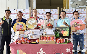 台南芒果外銷新加坡首櫃封裝 黃偉哲期許外銷業績長紅