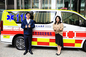 出席人杰老四川餐飲救護車捐贈儀式 陳其邁感謝企業大愛精神