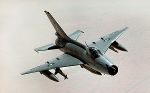 這2國怒批中國武器爛! K-8W墜毀、殲-7與潛艇問題大、防空系統買5年沒用