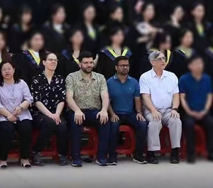 吉林被刺美公民照片曝光! 美駐華大使對事件表氣憤 一輕傷教師已返美