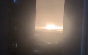 (影) 央視被雷劈、北京夜間出太陽! 高溫、暴雨、大霧、強對流 中氣象台4預警齊發