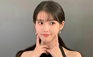 IU對台灣小泡芙是真愛！ 彩排狂嗑2盒大讚：太好吃了