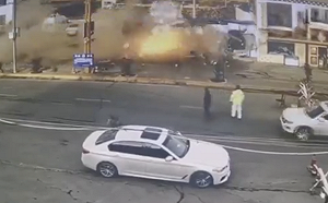 (影) 中國殺官滅門案頻傳! 民怨沖天 網po車輛撞毀整個派出所後爆炸影片