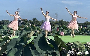 芭蕾舞者蓮田翩然起舞 黃偉哲邀民眾親近在地農漁地景藝術文化