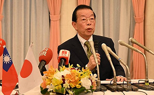 將卸任駐日代表 謝長廷打包照曝光 8年來官邸都放這種書