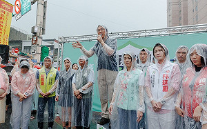 「反濫權、護民主」台北場雨中護台灣  民進黨籲藍白兩黨懸崖勒馬 支持行政院覆議案