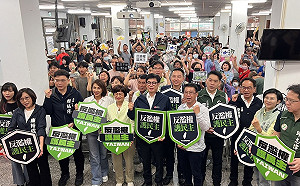 反藍白國會濫權高雄場湧進上千人    市長議長立委齊聚護台灣民主