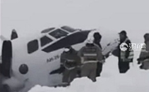 機身斷成2截! 俄羅斯客機北極迫降 機上41人奇蹟式生還