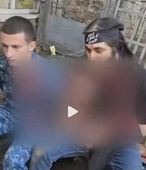 (影) 俄羅斯看守所6嫌犯劫持2獄警 持刀發布劫持影片後被擊斃
