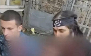 (影) 俄羅斯看守所6嫌犯劫持2獄警 持刀發布劫持影片後被擊斃